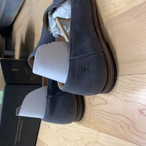 Denim/gray Frye Kenzie Venetian size 7.5. EUC